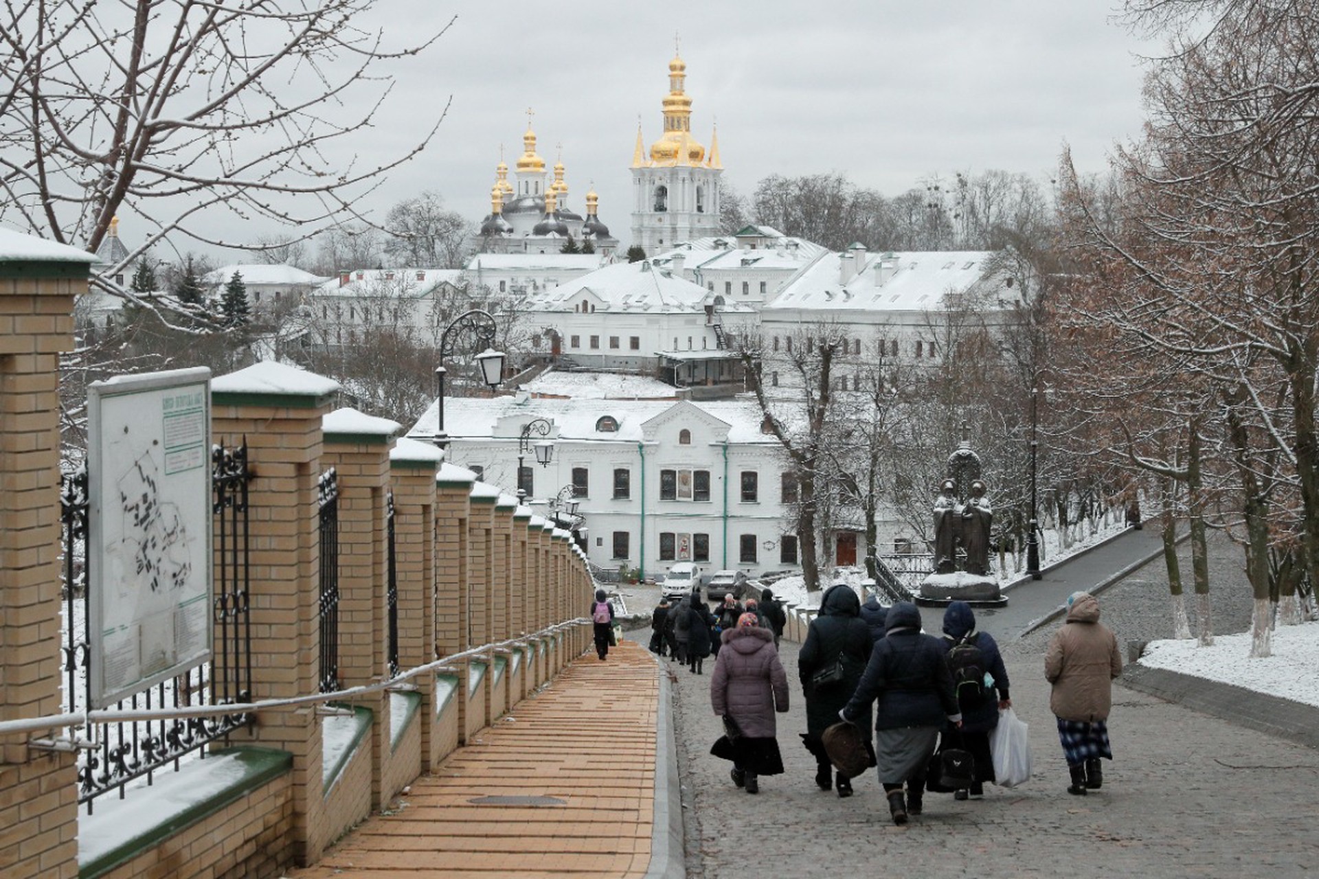 Корпуса Киево-Печерской лавры передали раскольникам