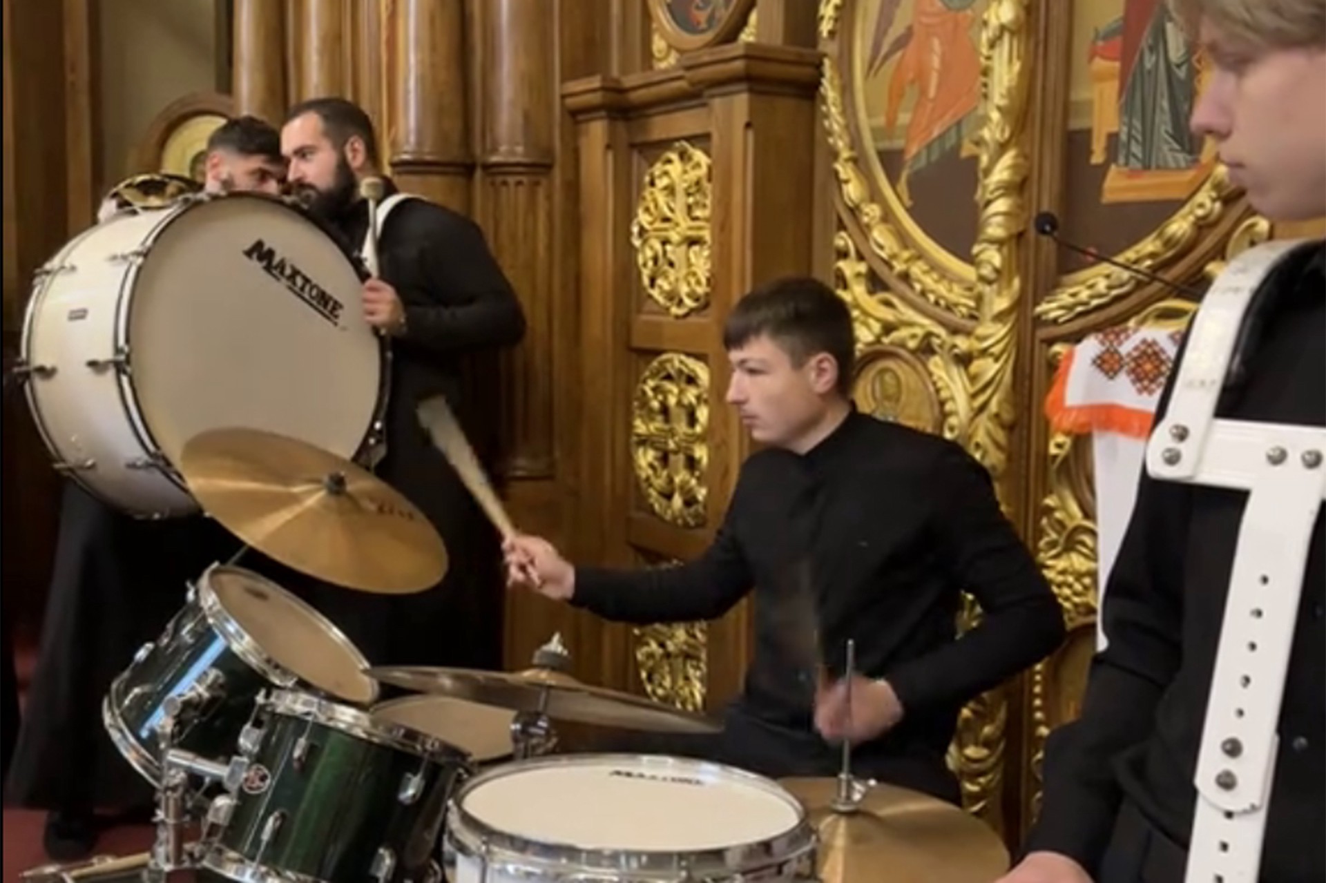 Сатана там правит бал: зачем украинская власть превращает храмы в концертные площадки