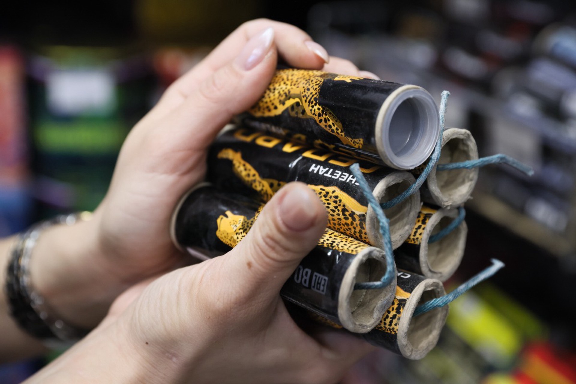 За запуск петард можно попасть в тюрьму, предупредили в МВД