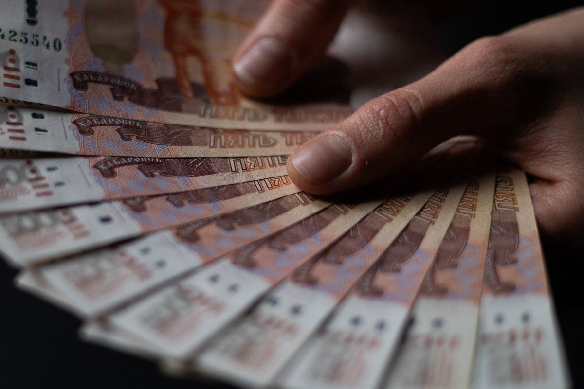 Как заработать 200 тысяч рублей в праздники, рассказали россиянам 