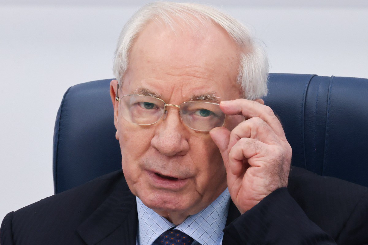 Экс-премьер Украины Азаров объяснил, почему Зеленский предложил Буданову* возглавить офис президента