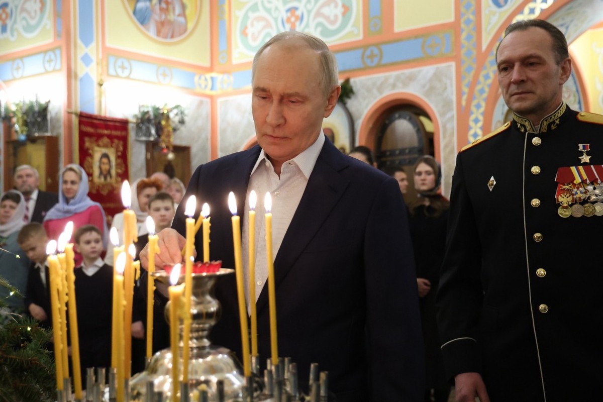«Свет добра и любви»: Владимир Путин поздравил россиян с Рождеством Христовым