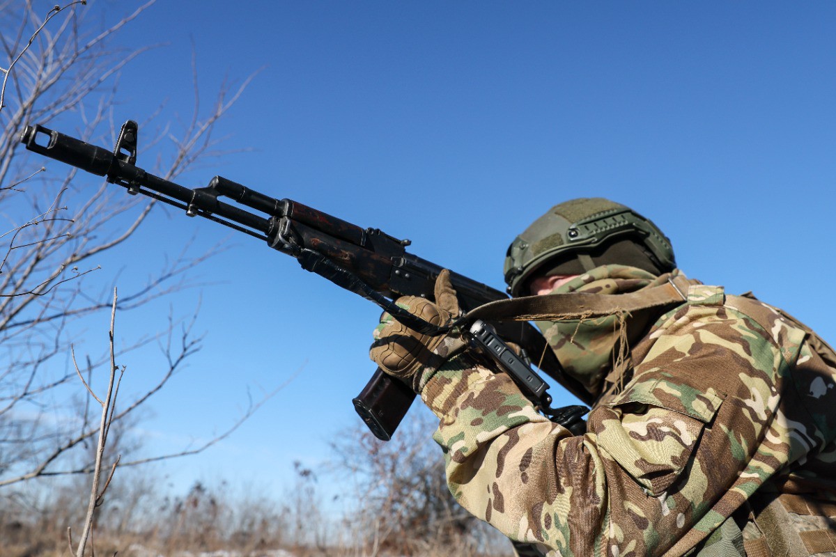 Один якутский боец месяц защищал село в ДНР