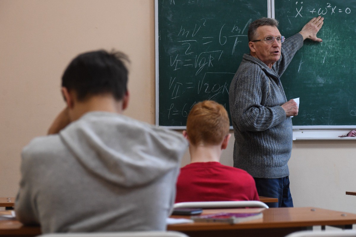 Школьный рок: почему учителей в России надо приравнять к госслужащим