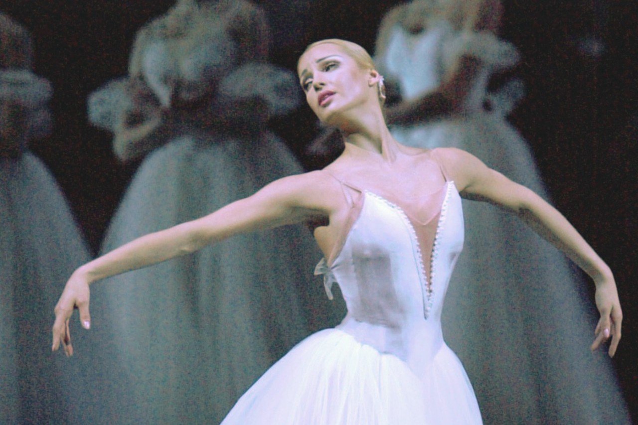 Антресольная партия: как Волочкова растеряла ауру большой балерины