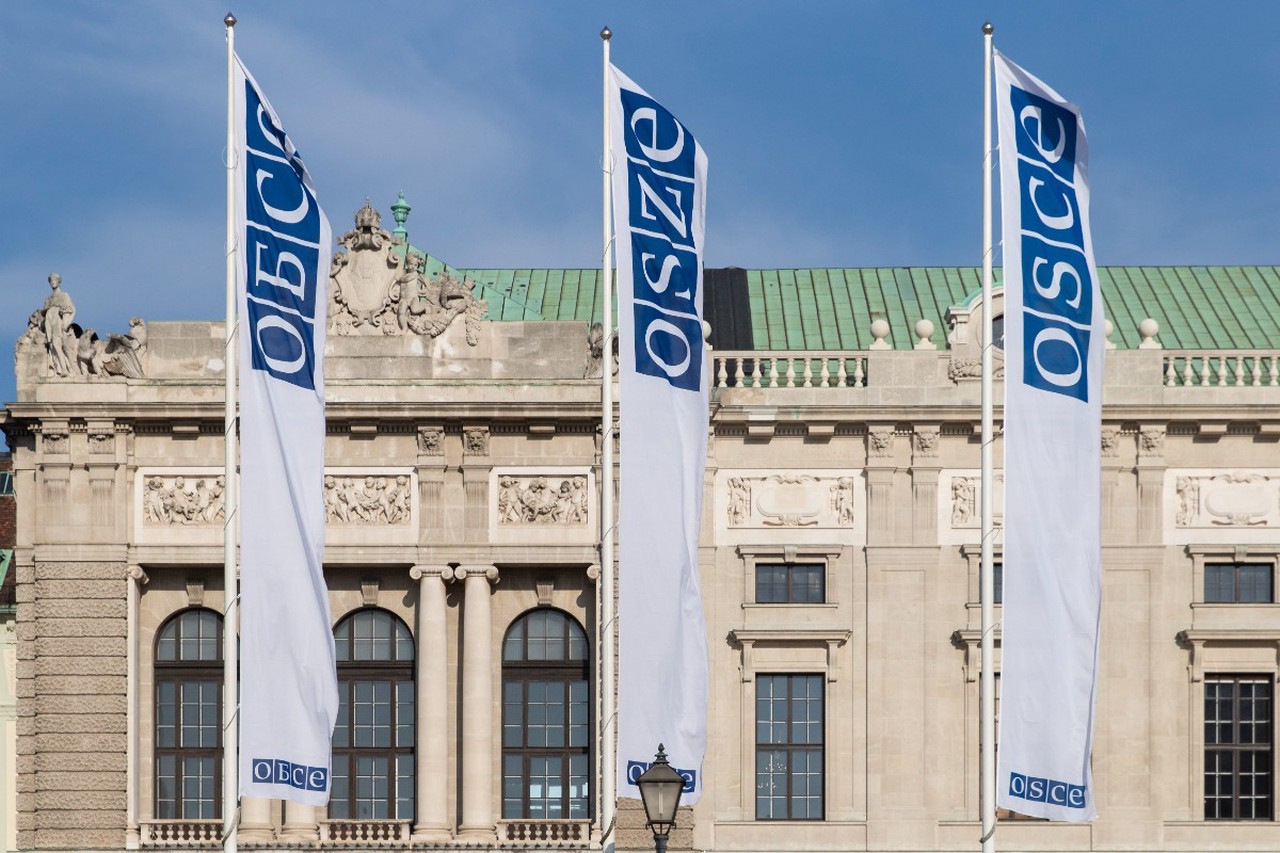 Взнос по ветру: в каких структурах состоит Россия и сколько страна за это платит