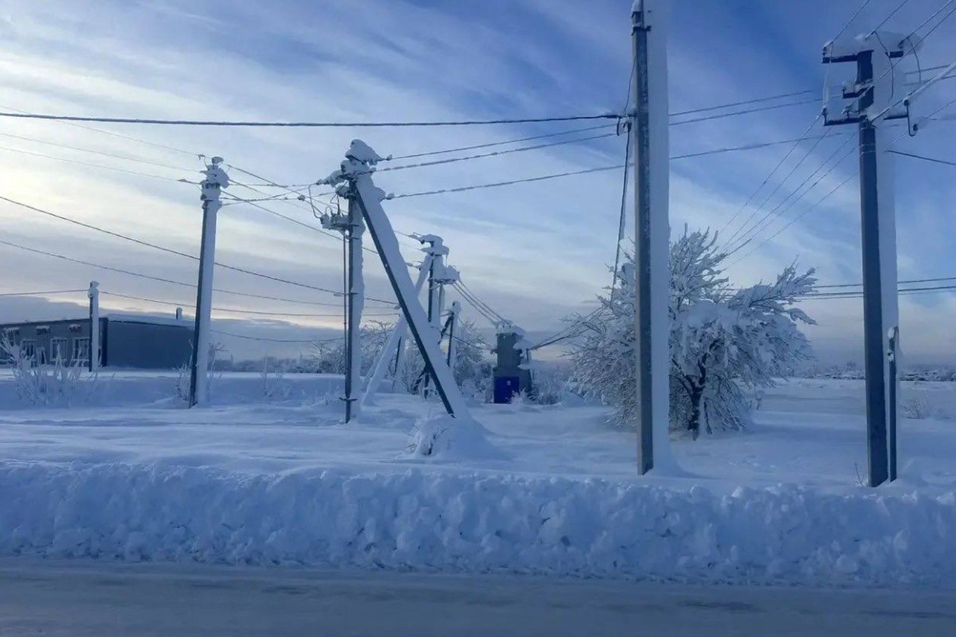 В российском регионе без света остаются более 21 тысячи человек после непогоды