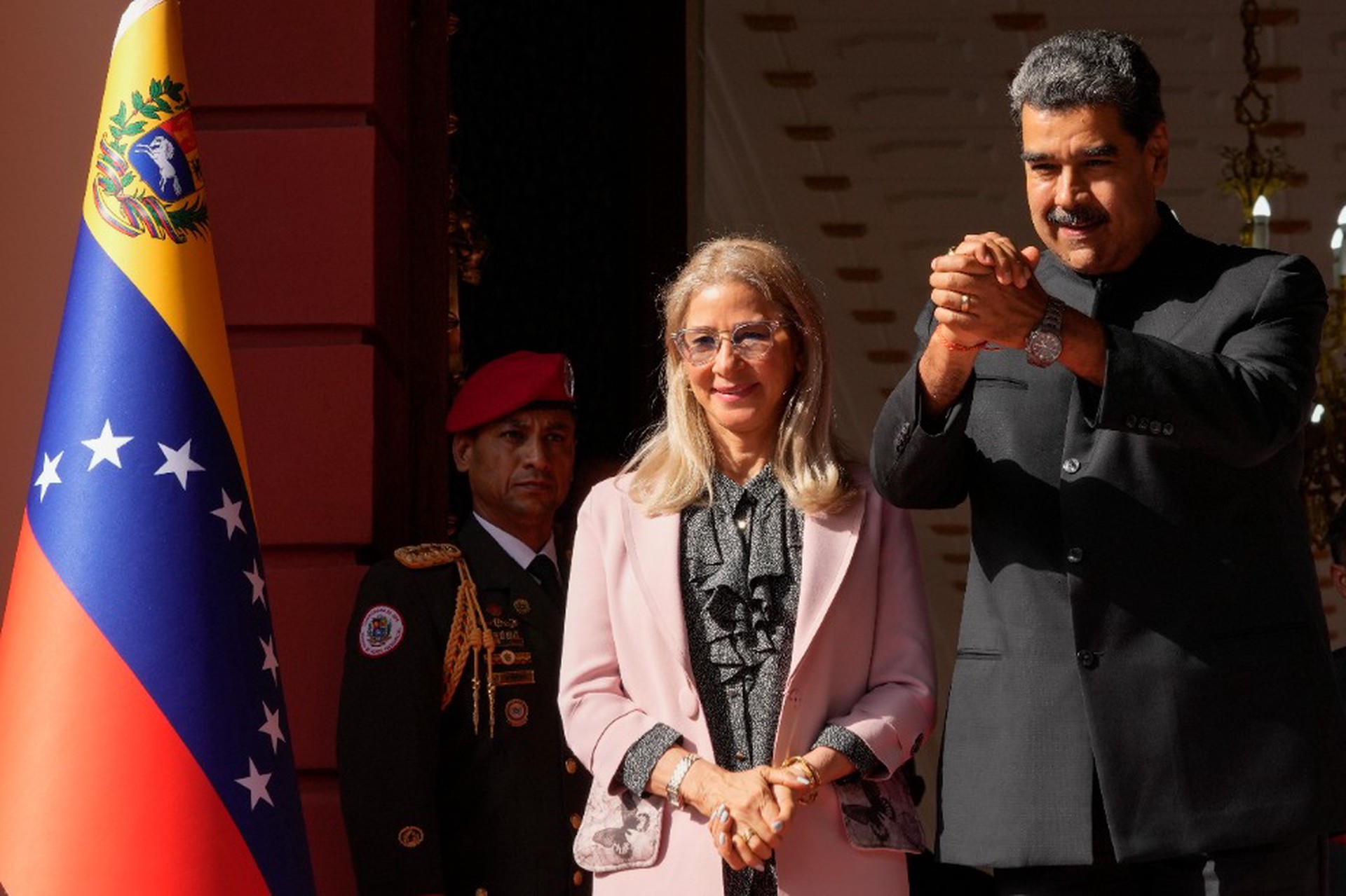 Стало известно, что может грозить Мадуро и его жене после обвинений США