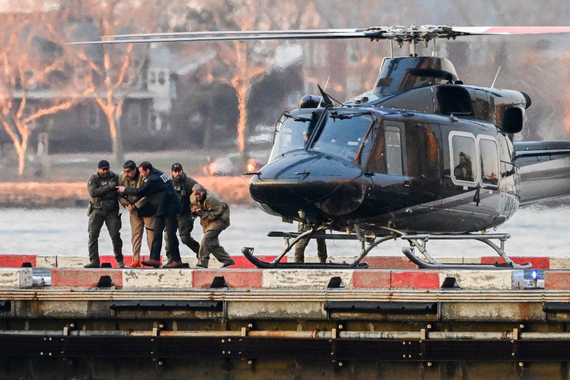 Обнародованы кадры отправления Мадуро к зданию суда