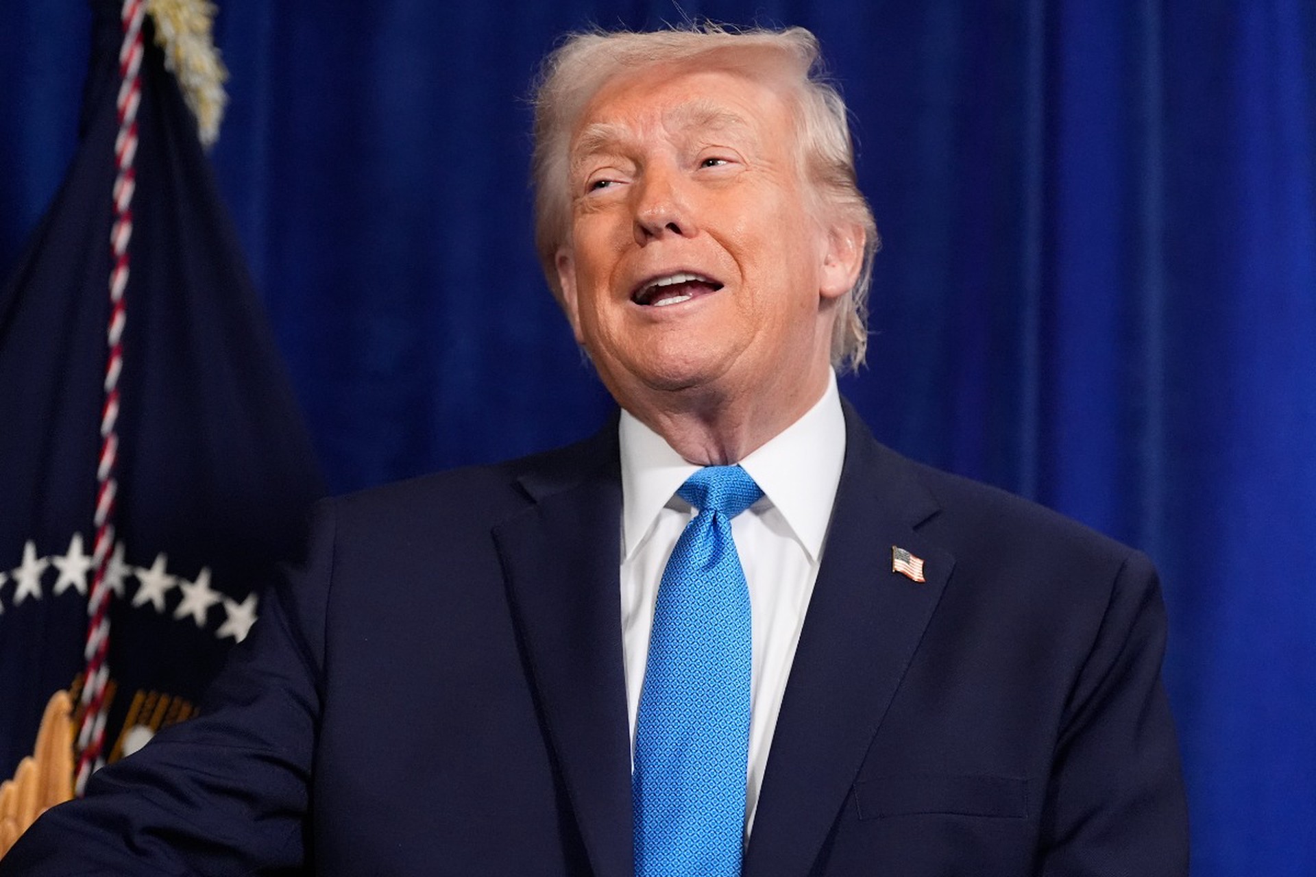 Здоровье Трампа после кривляний на публике оценил психиатр