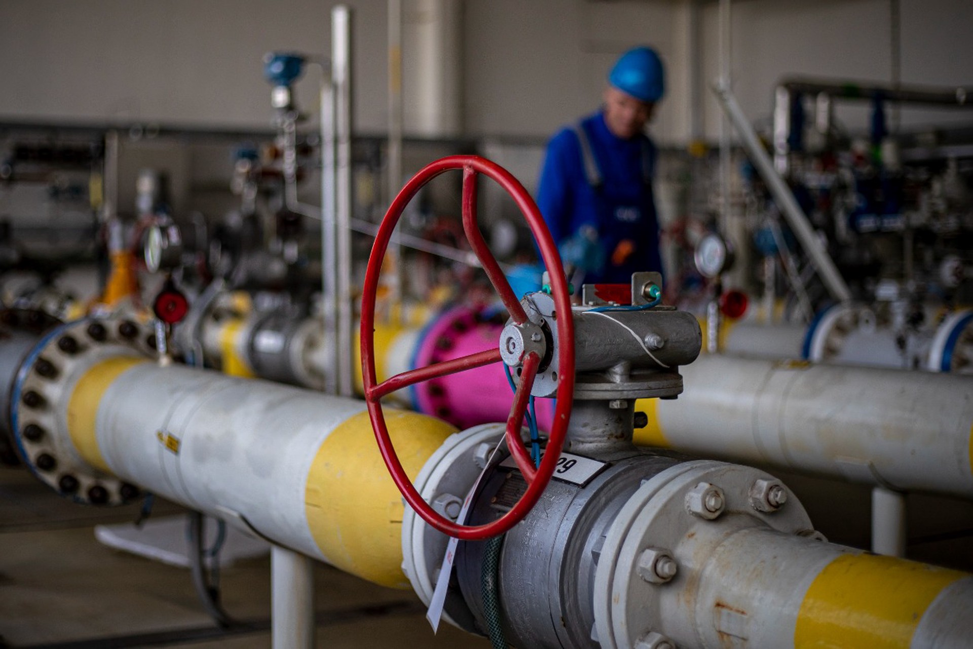 Европа рекордно опустошает газовые хранилища из-за морозов