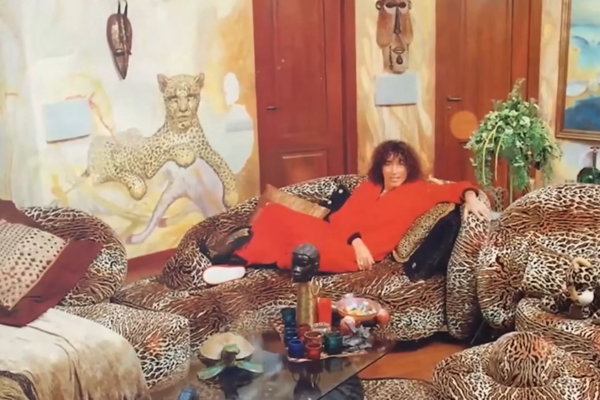 Стала известна стоимость «леопардовой» квартиры Валерия Леонтьева