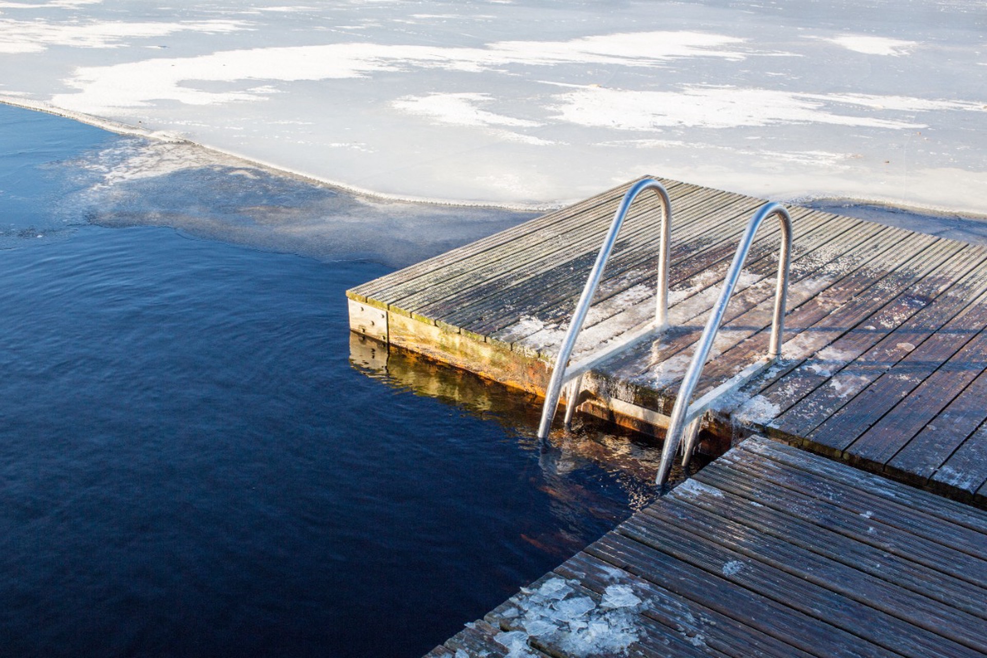 Россиянин окунул годовалого малыша в проруби в 30-градусный мороз