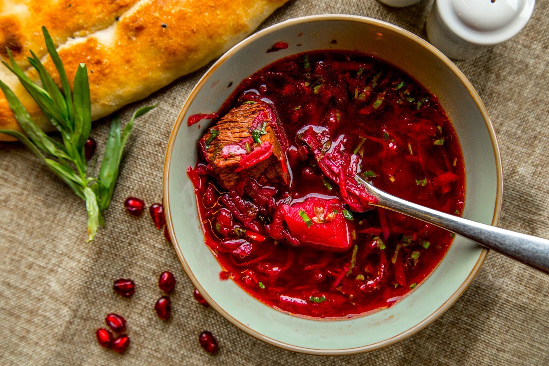 Эксперты назвали самые дешевые продукты борщевого набора