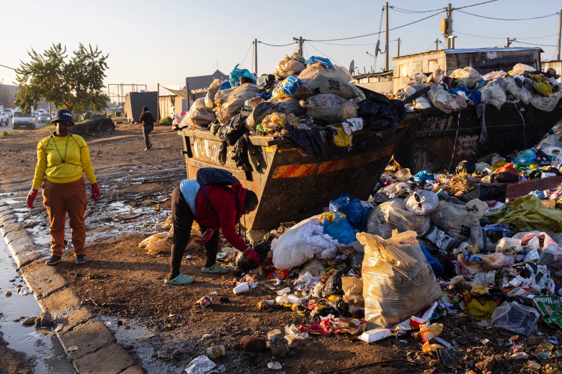 Голодающие африканцы выбрасывают в мусор хлеб из России 