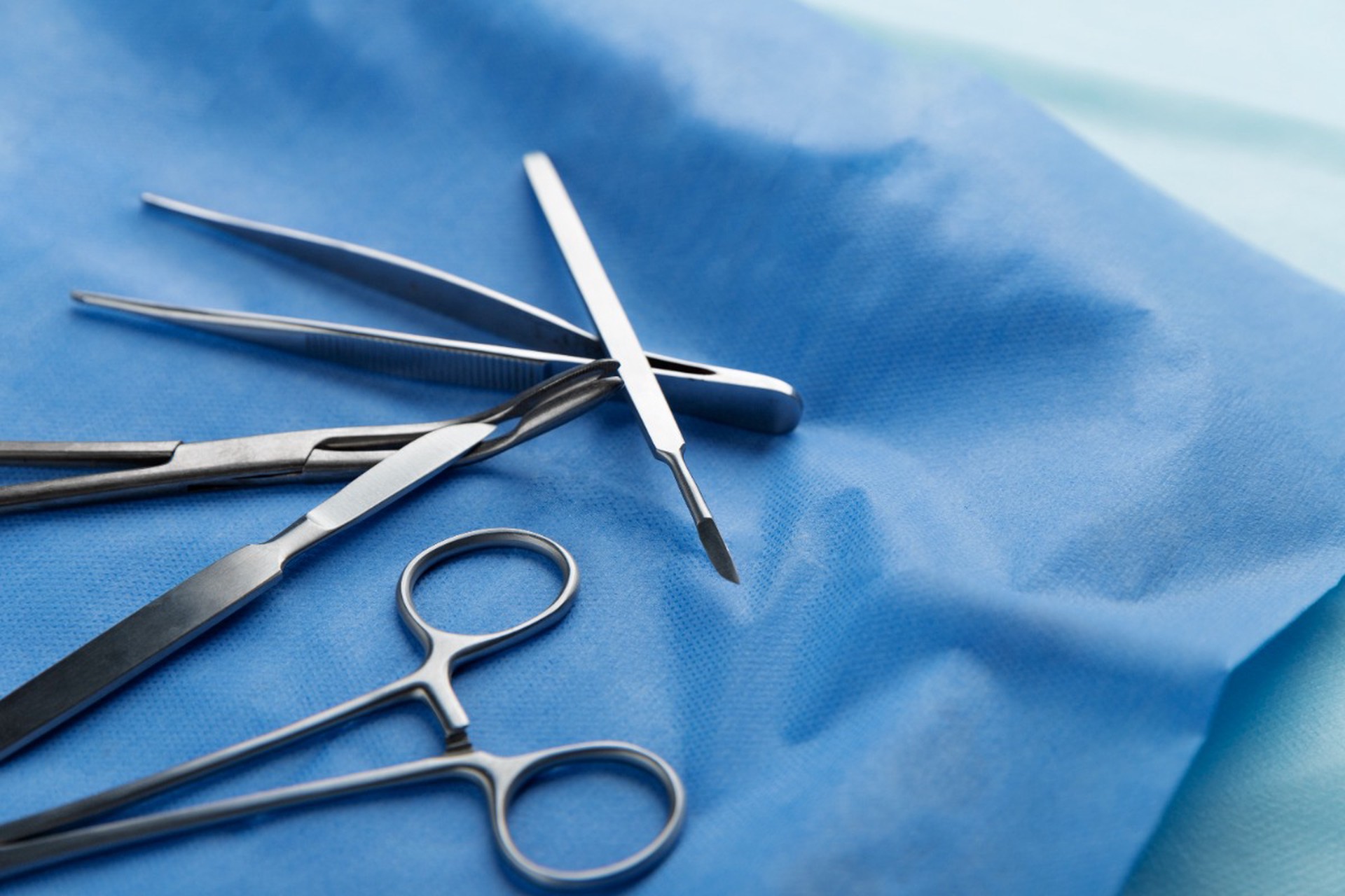 Акушерка отрезала младенцу палец вместо пуповины 