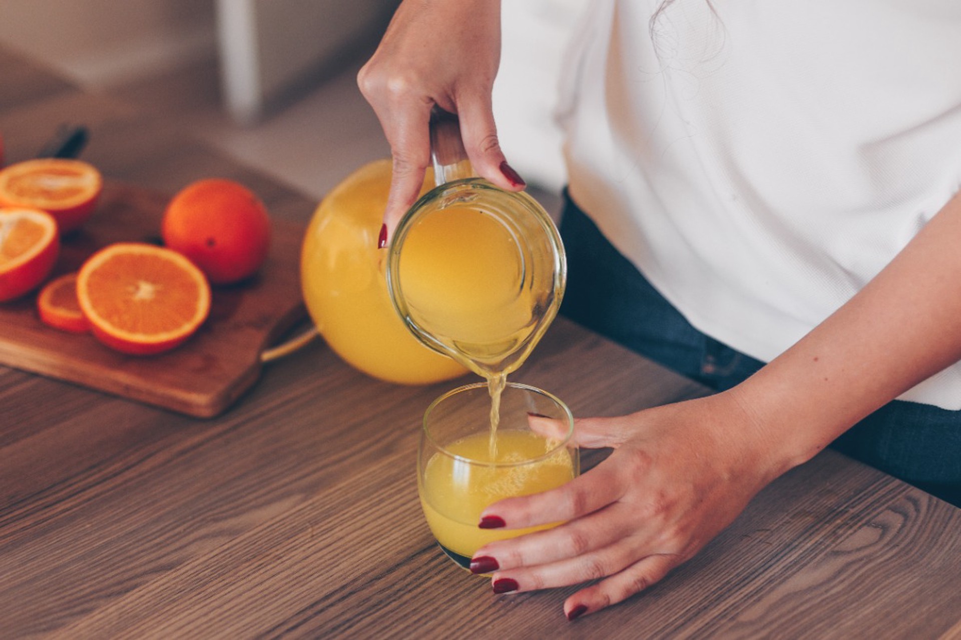 Врач предупредил об опасности свежевыжатого сока для желудка и сосудов