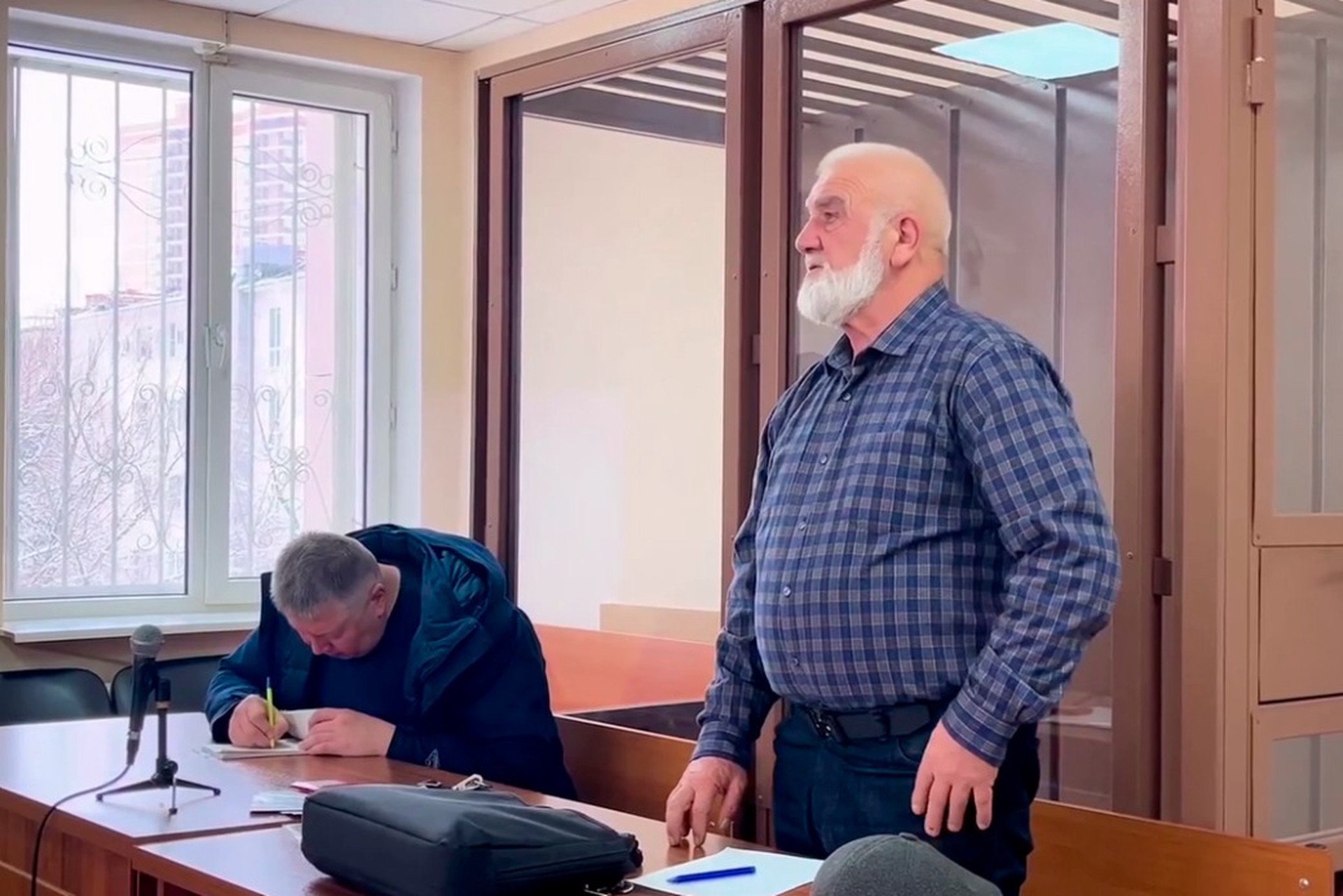 «Это свиньи!»: оскорбивший русских учитель получил наказание