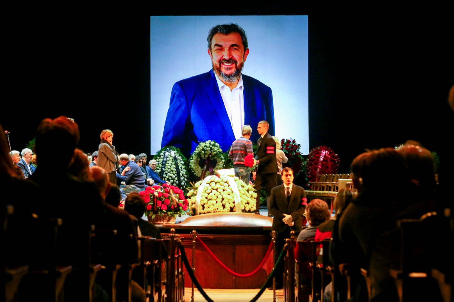 «Он оставил самые светлые воспоминания»: в МХТ простились с Игорем Золотовицким