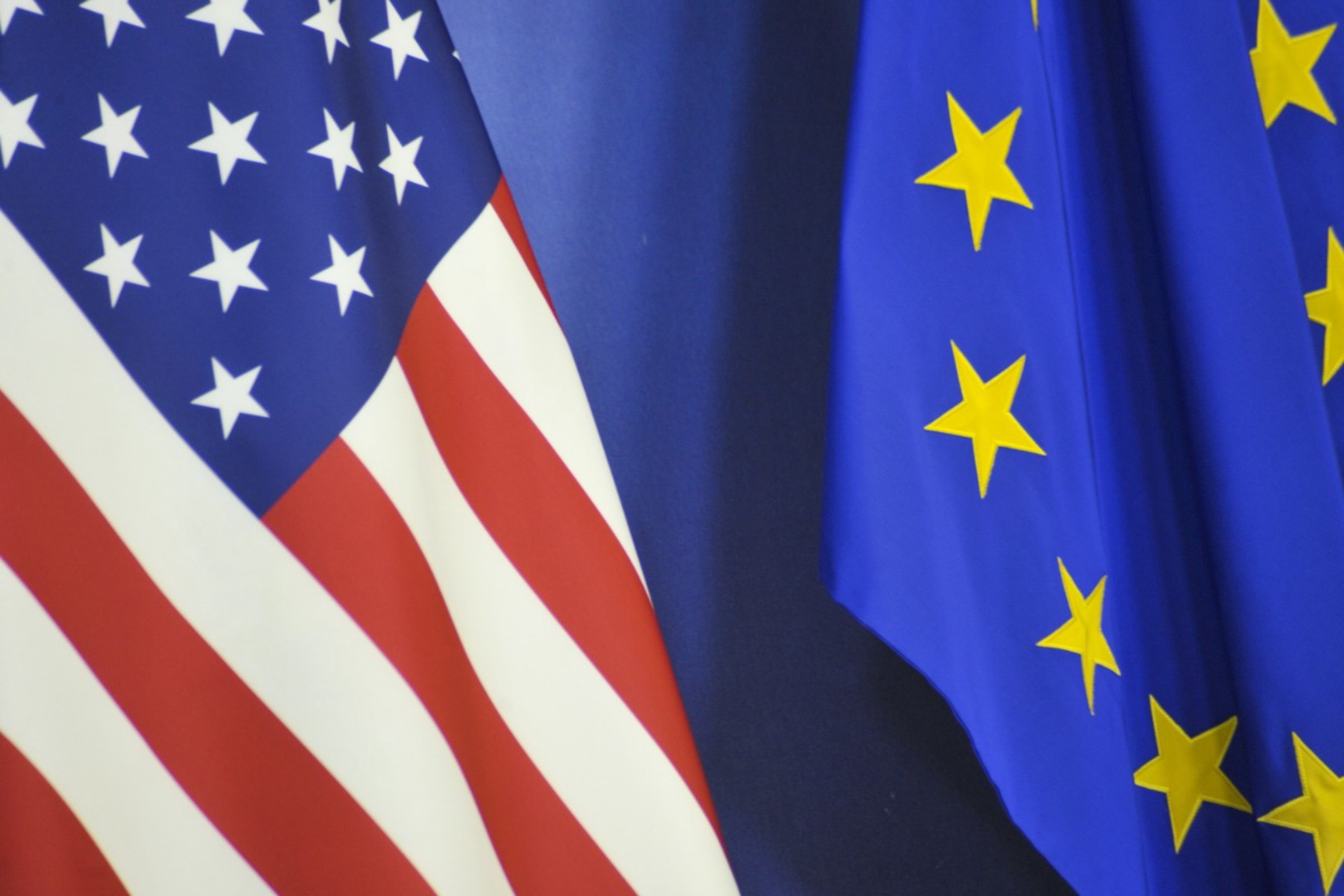 Европу назвали женой, которая страдает от побоев США