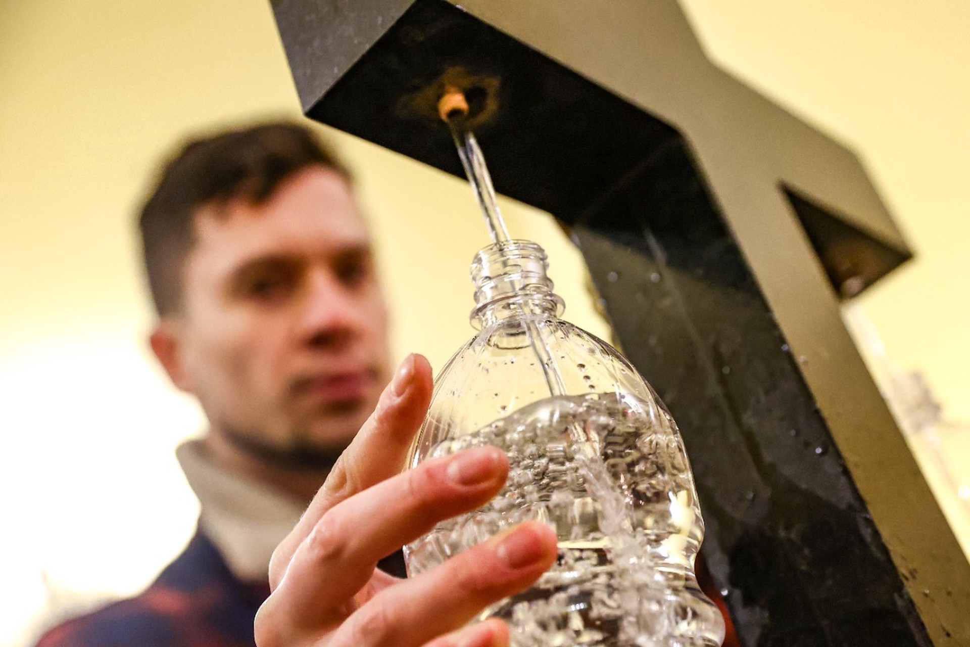 Когда портится святая вода, рассказал священник