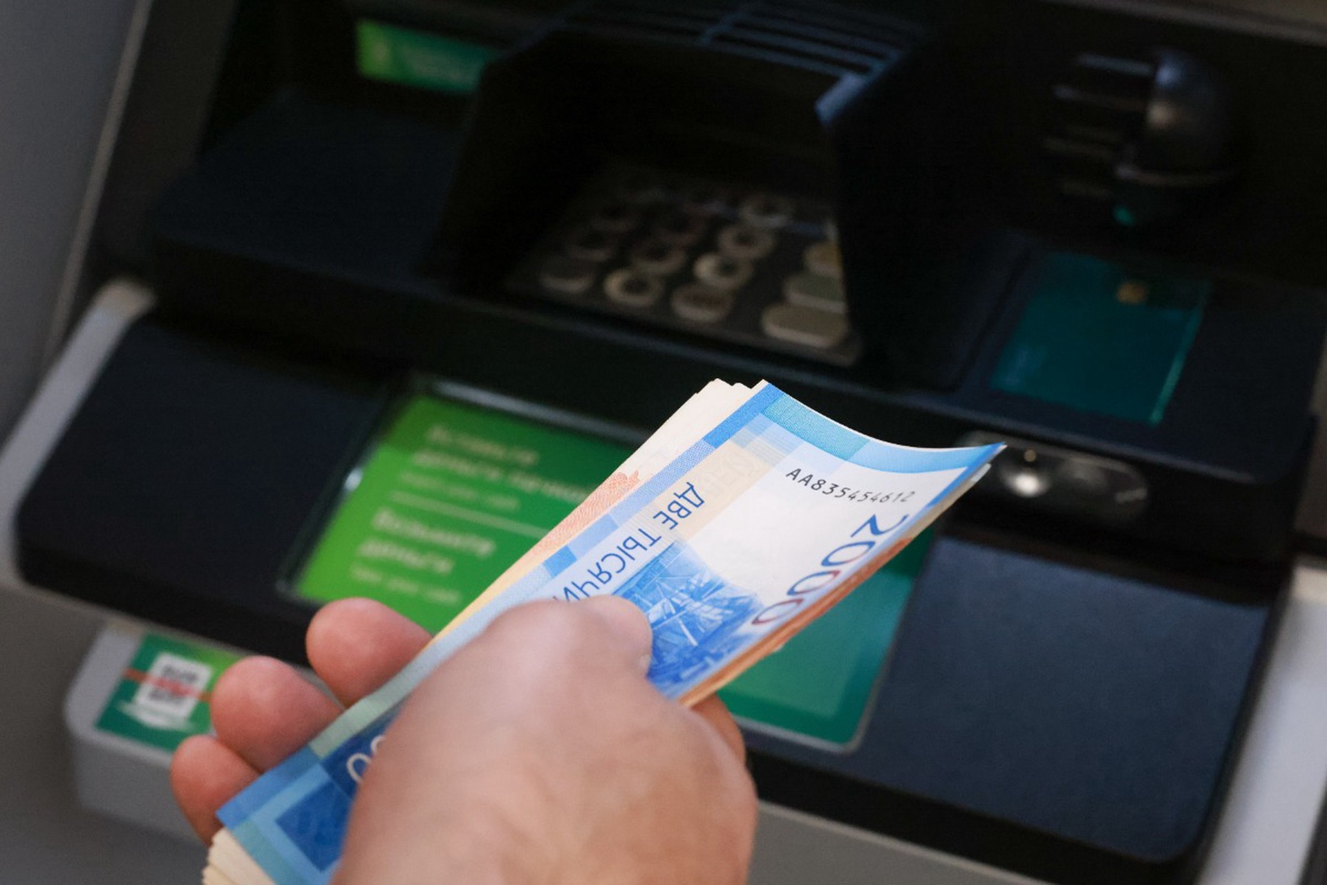 Россиянам посоветовали не ждать роста зарплат