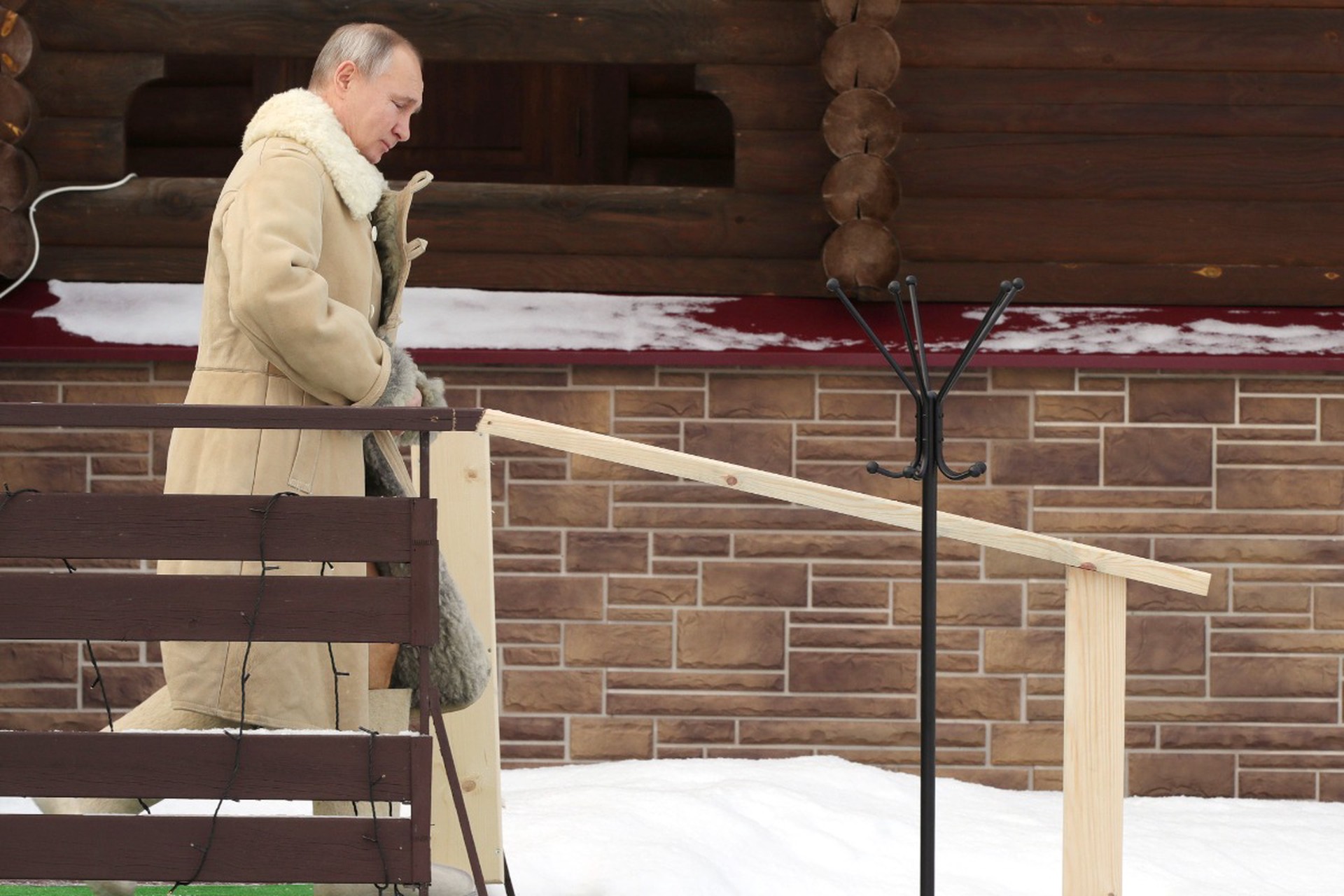 Путин традиционно окунулся в прорубь на Крещение