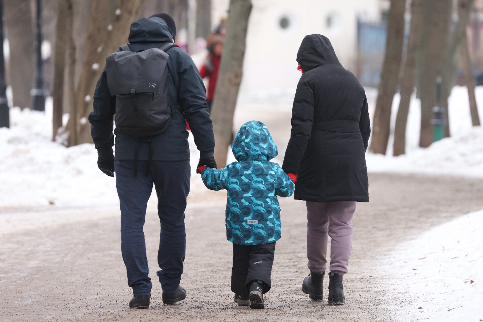 Отеческая боль: почему быть просто папой-кормильцем больше недостаточно