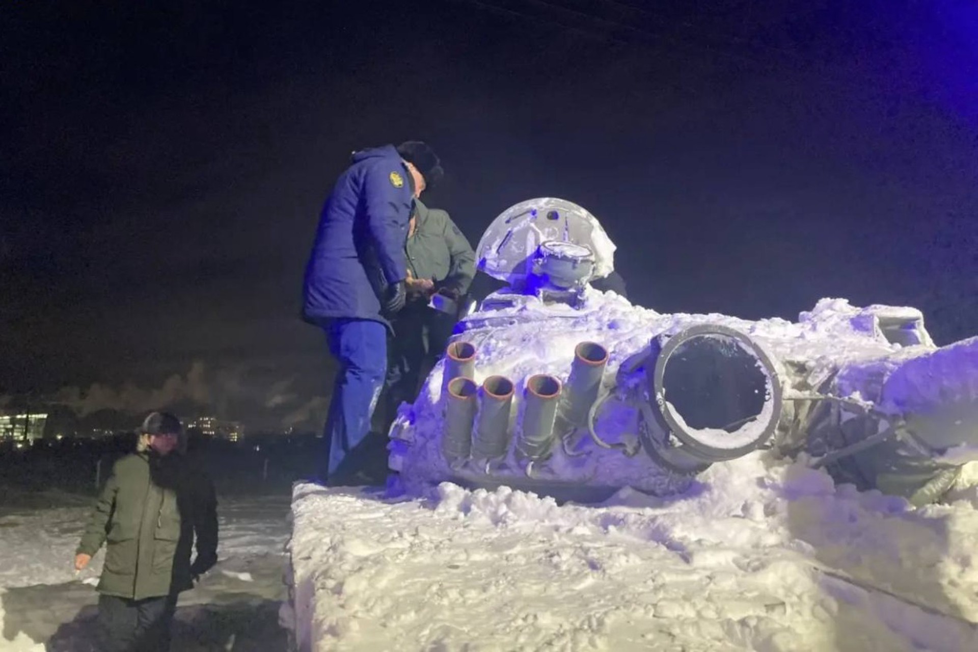 Подросток погиб под танком в парке Якутска