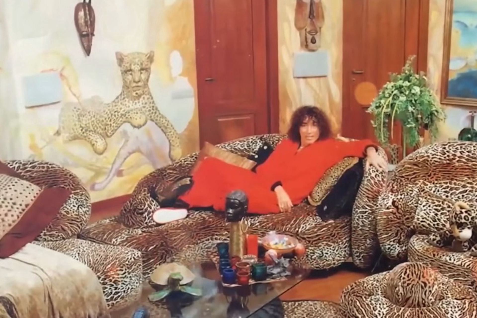 Директор Леонтьева раскрыл неожиданные подробности о «леопардовой» квартире артиста