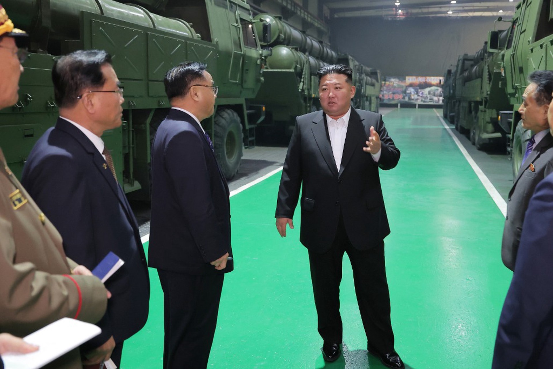 Узница кадров: почему Ким Чен Ын может называть руководителей козлами