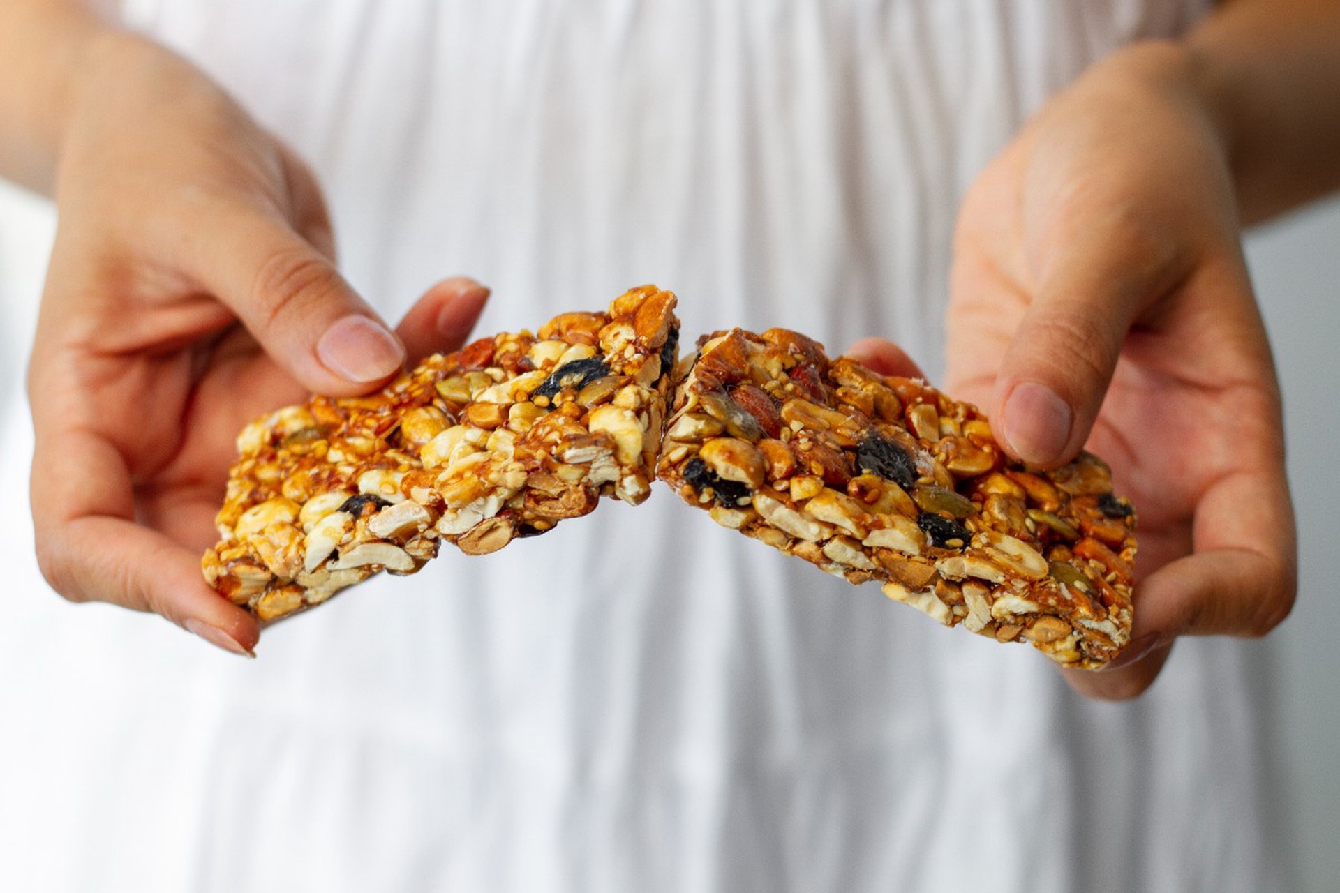 Эксперт ВОЗ раскрыл страшную правду о батончиках мюсли