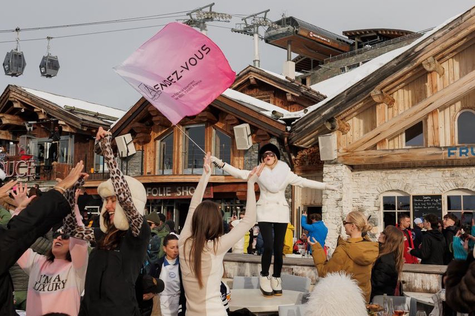 Жир во время чумы: почему звездный тур в Куршевель окрестили новой «голой» вечеринкой