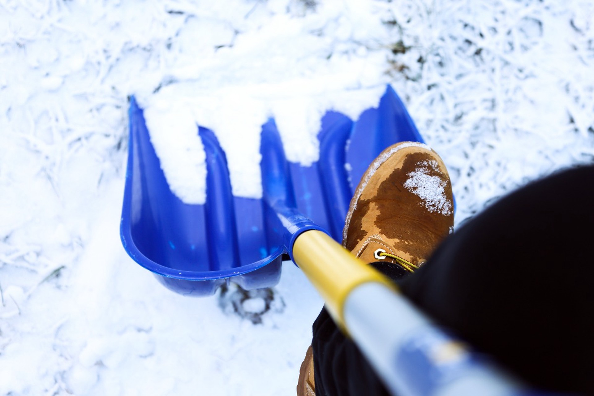 Врач предупредила об угрожающей жизни опасности из-за уборки снега