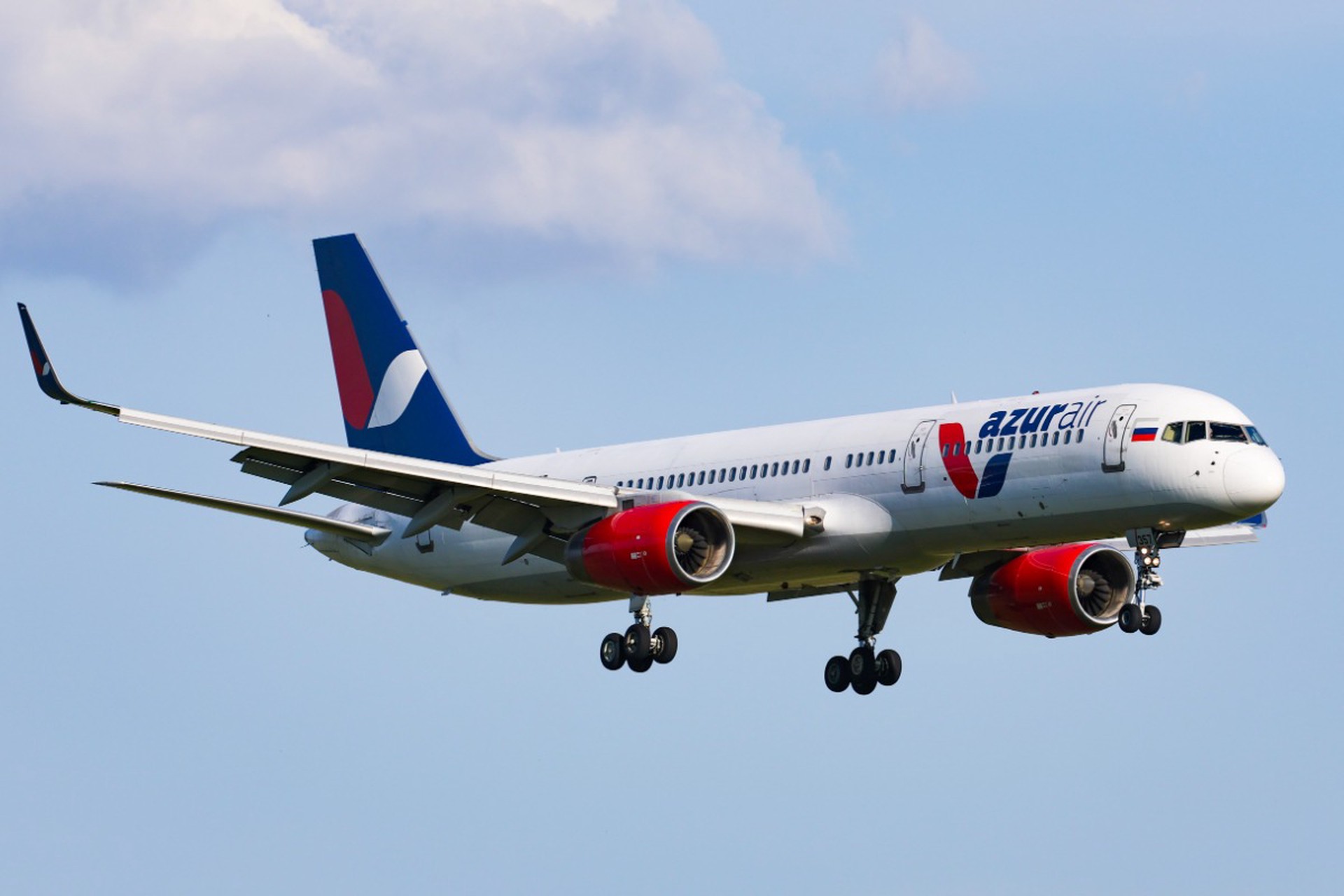 Самолет подал сигнал бедствия и готовится к экстренной посадке