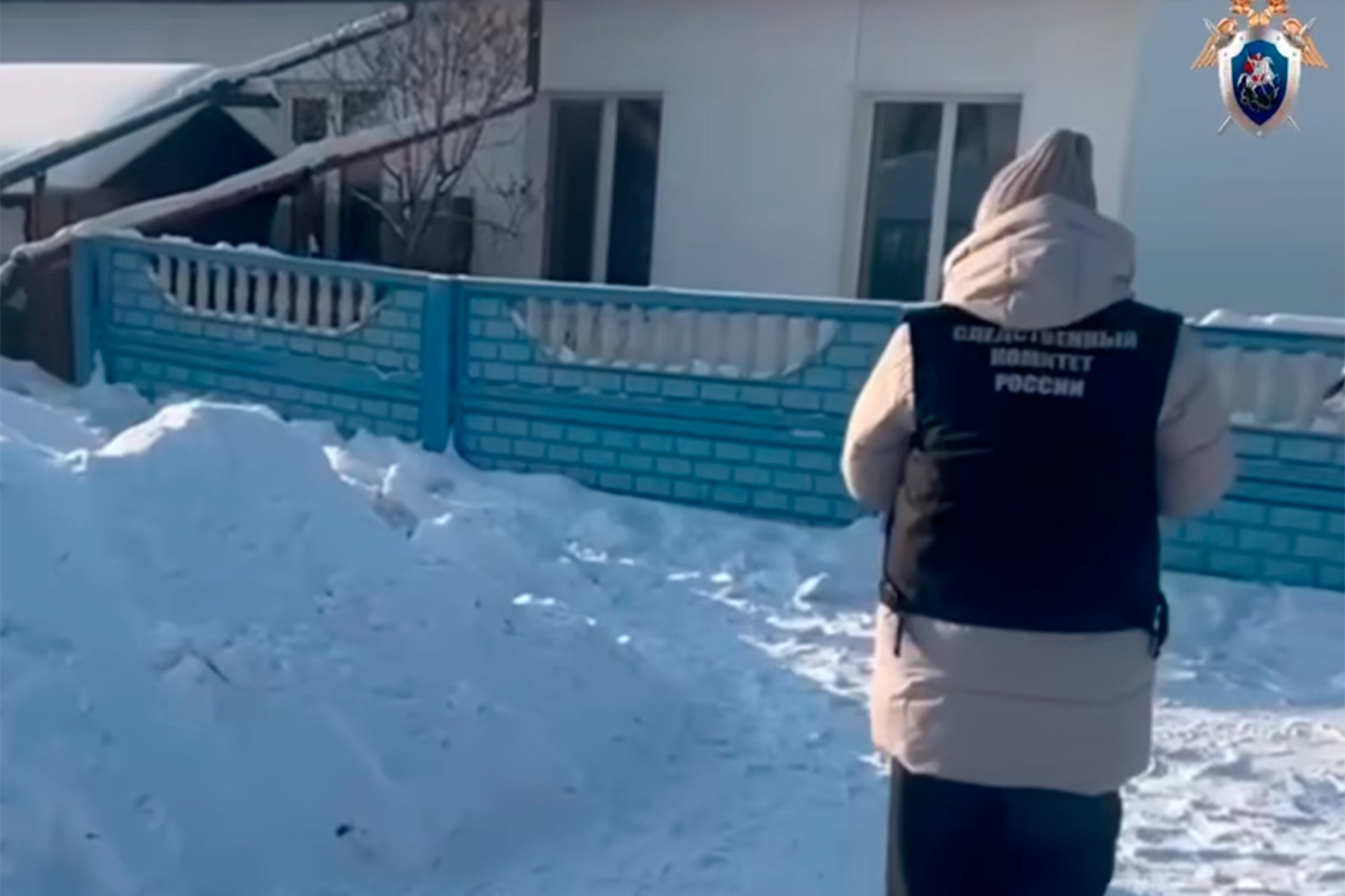 Ребенок задохнулся в сугробе в ходе игры 