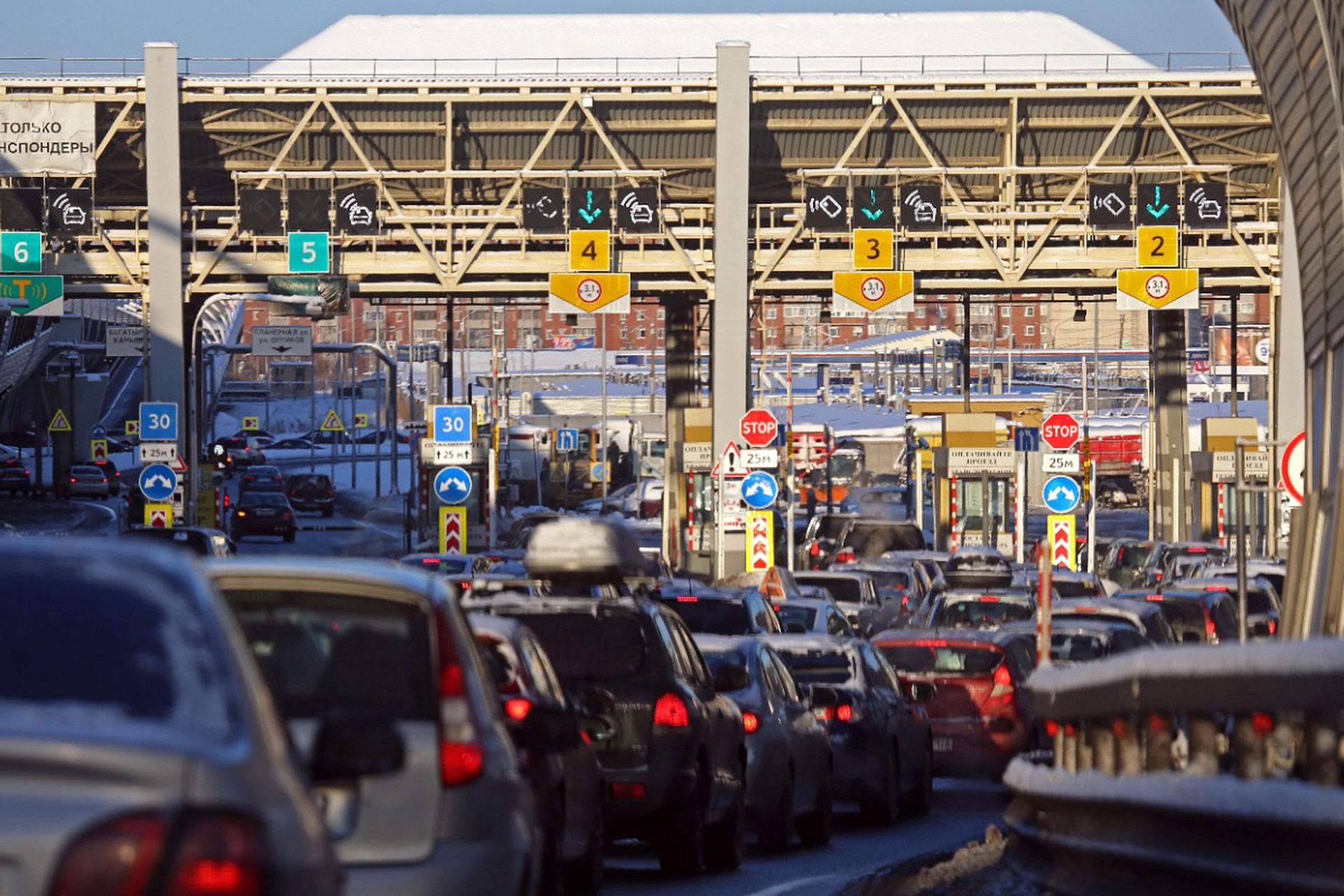 Проезд по платным дорогам подорожал в России