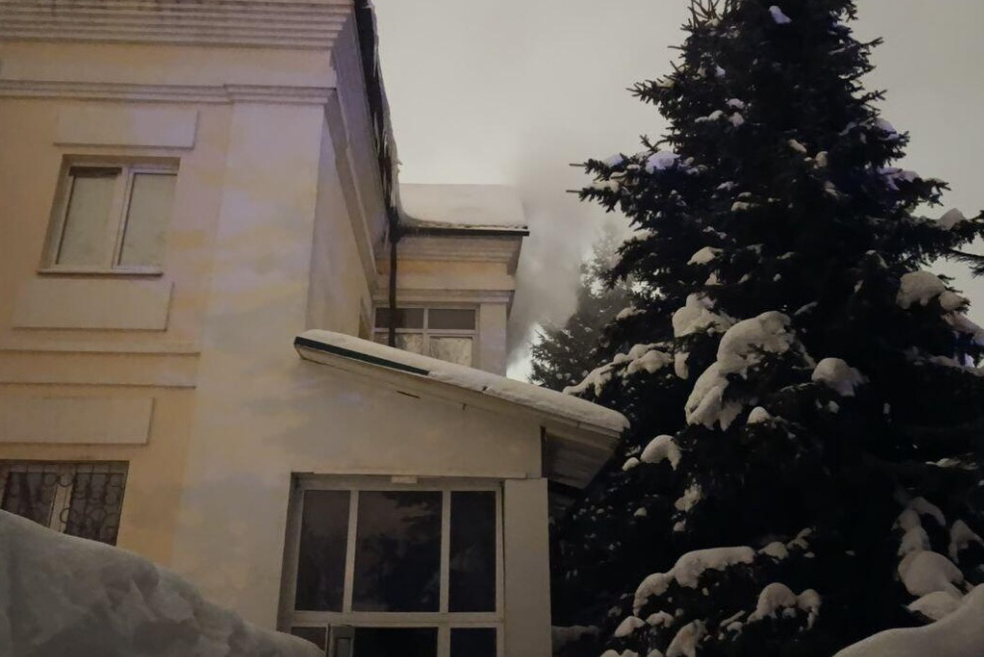 Четыре человека погибли при пожаре в Подмосковье