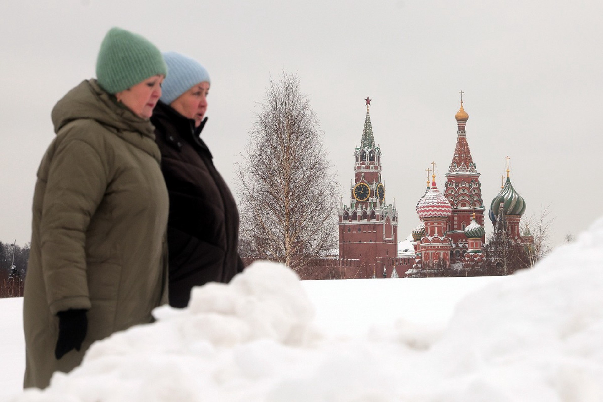 Снегопад и метель накрыли столичный регион