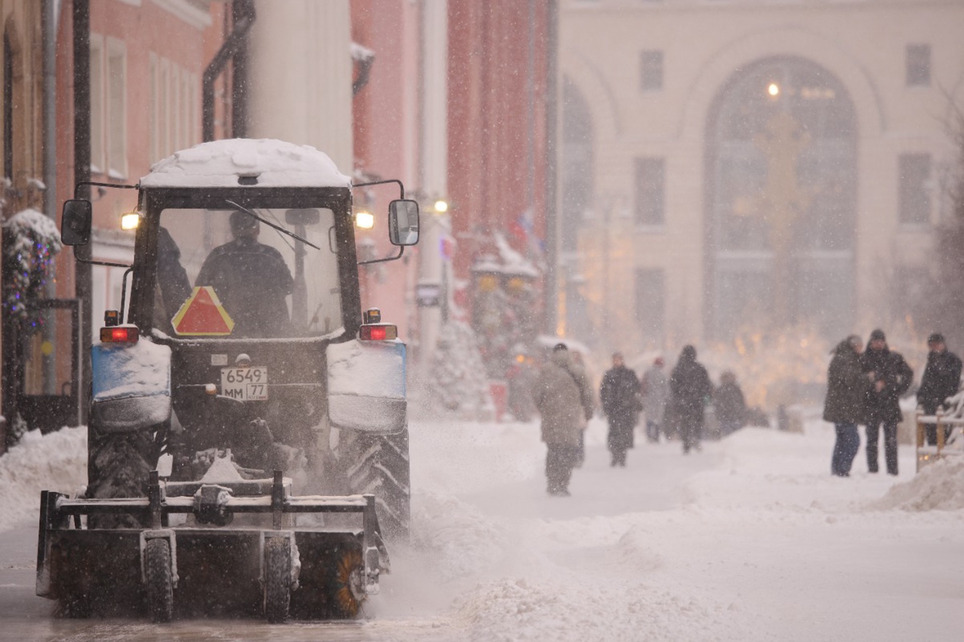 Снегопад и метель накрыли столичный регион 