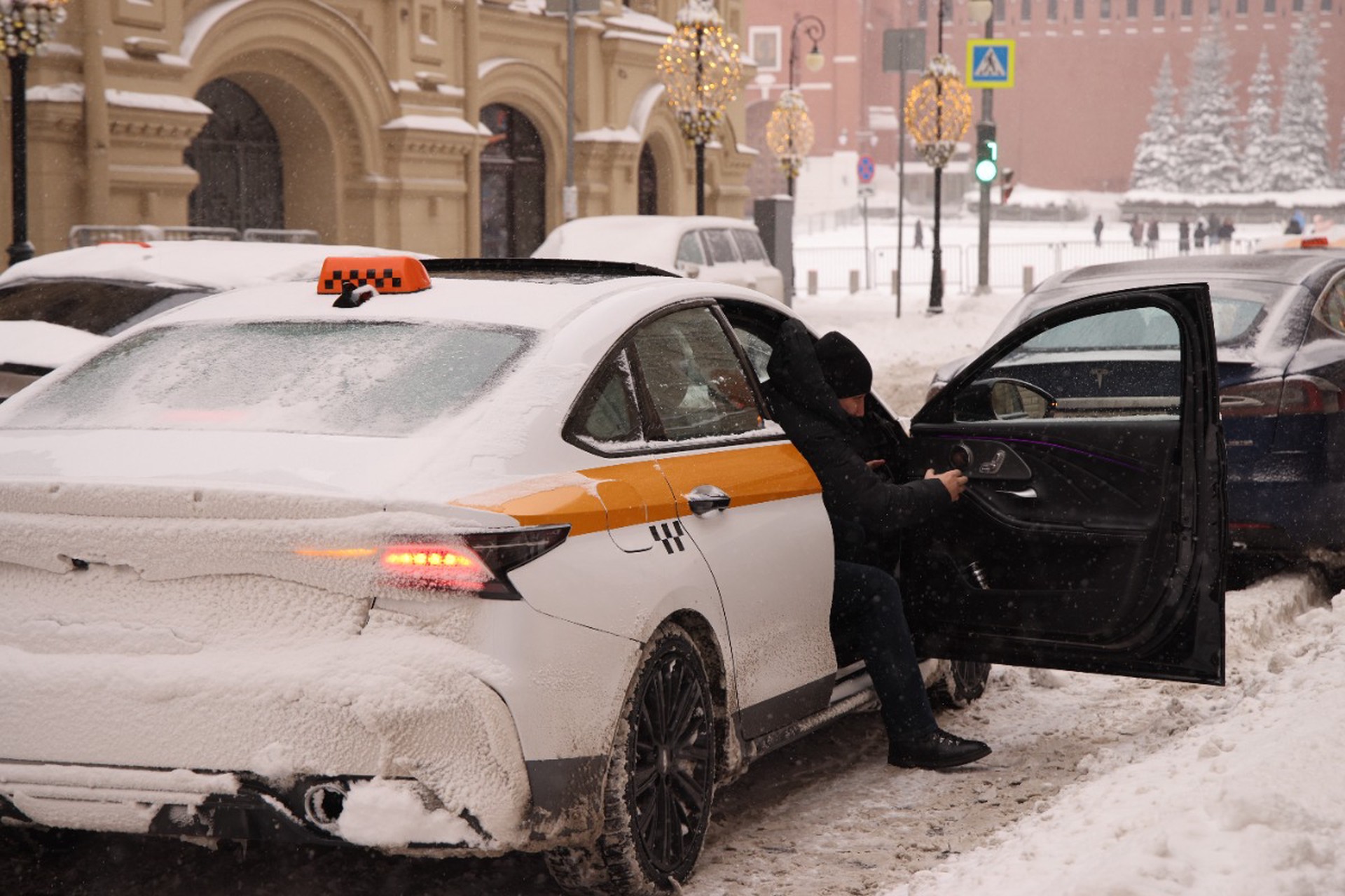 Поездка дороже самолета: в Госдуме взялись за тарифы такси