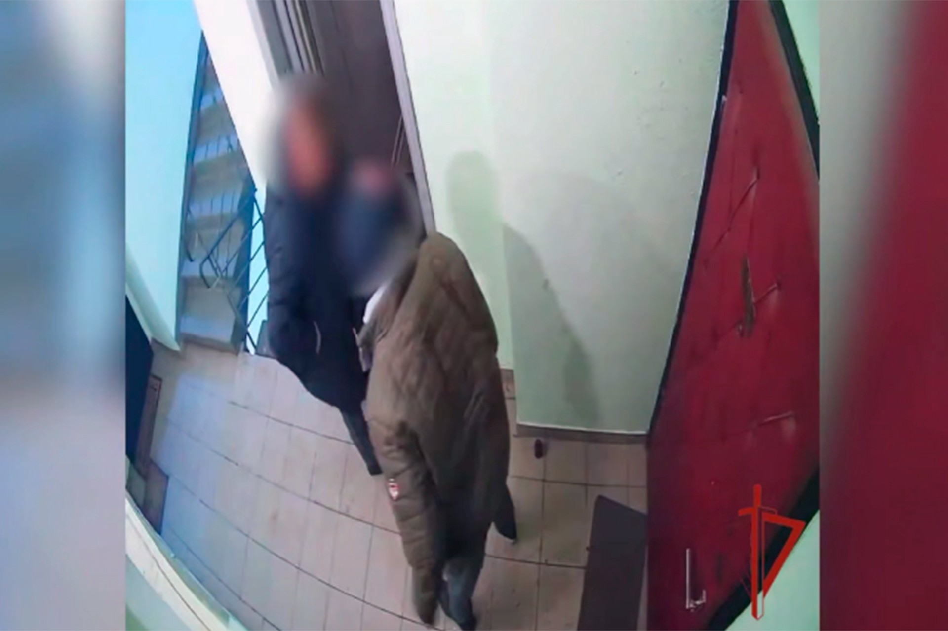 Мужчина в пьяном угаре избил соседку обувной ложкой