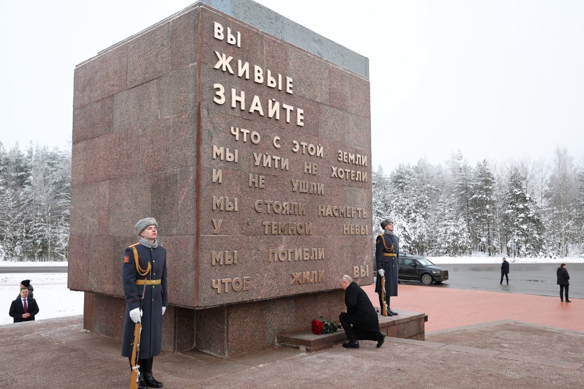 Путин посетил могилу своего брата