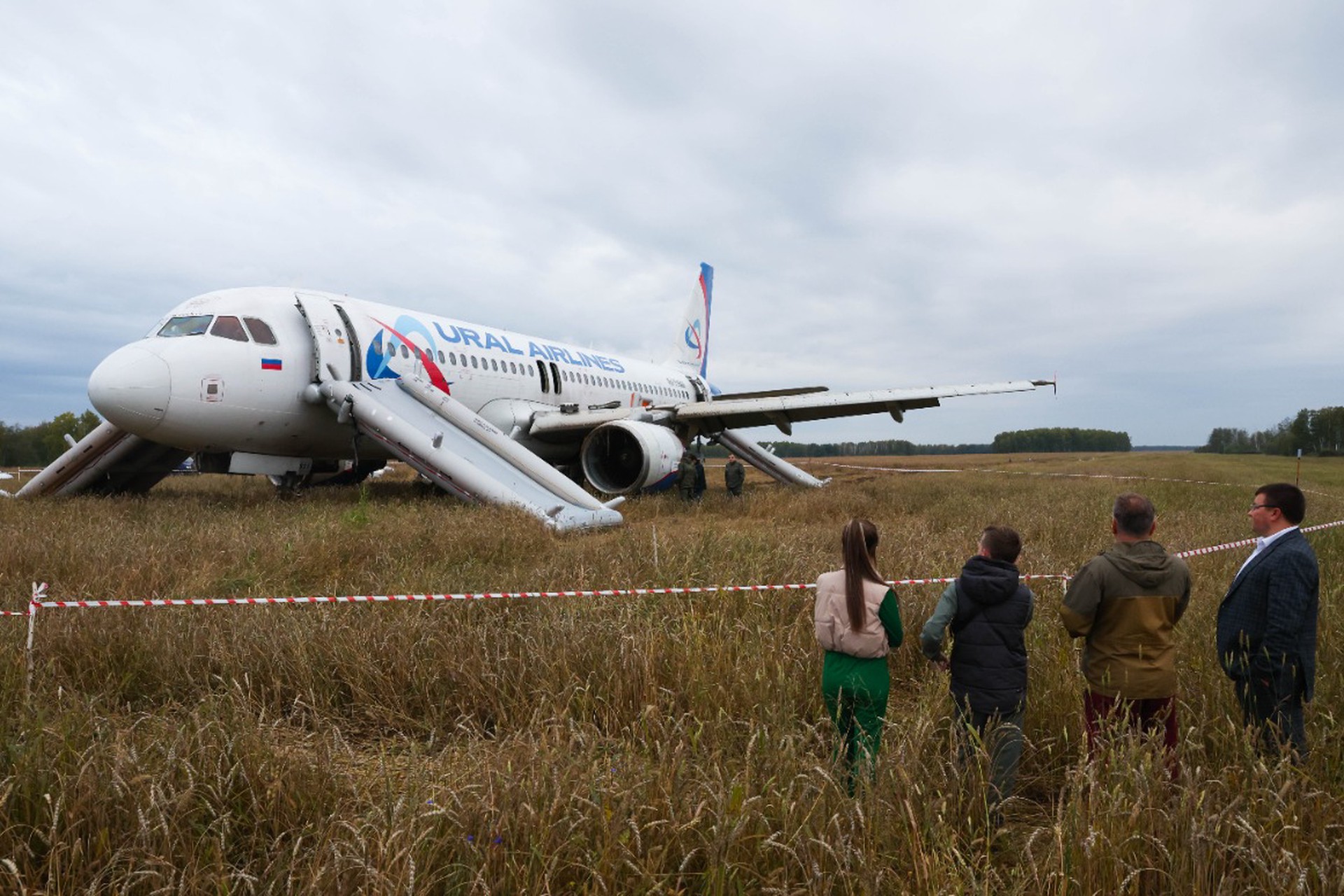 Без неба и денег: посадивший самолет в поле пилот получил иск на 119 млн рублей