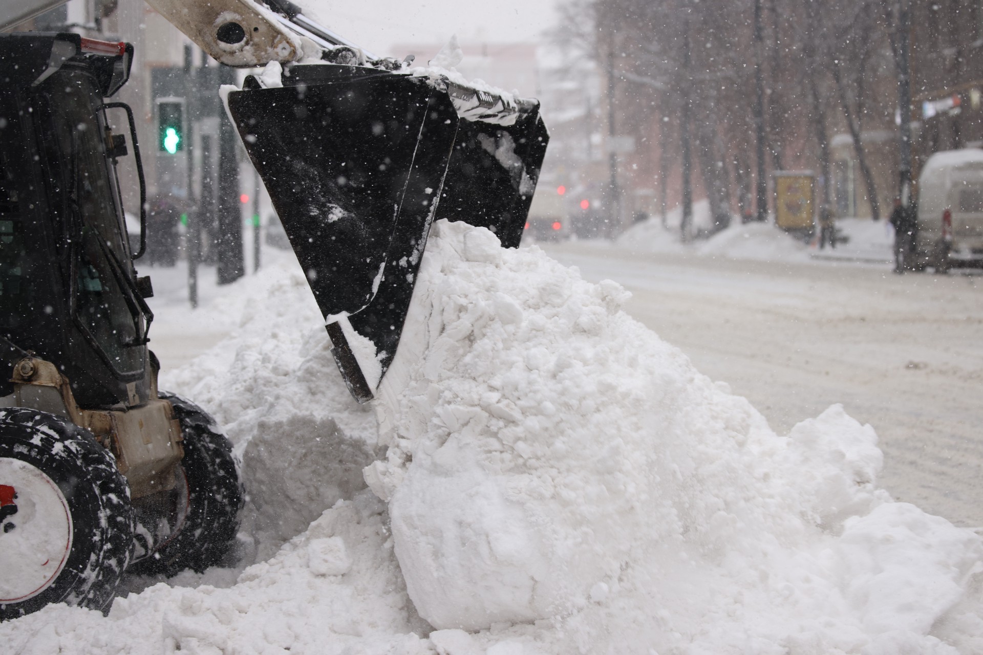 Жители Осинников ответили отрицающему проблемы с уборкой снега мэру