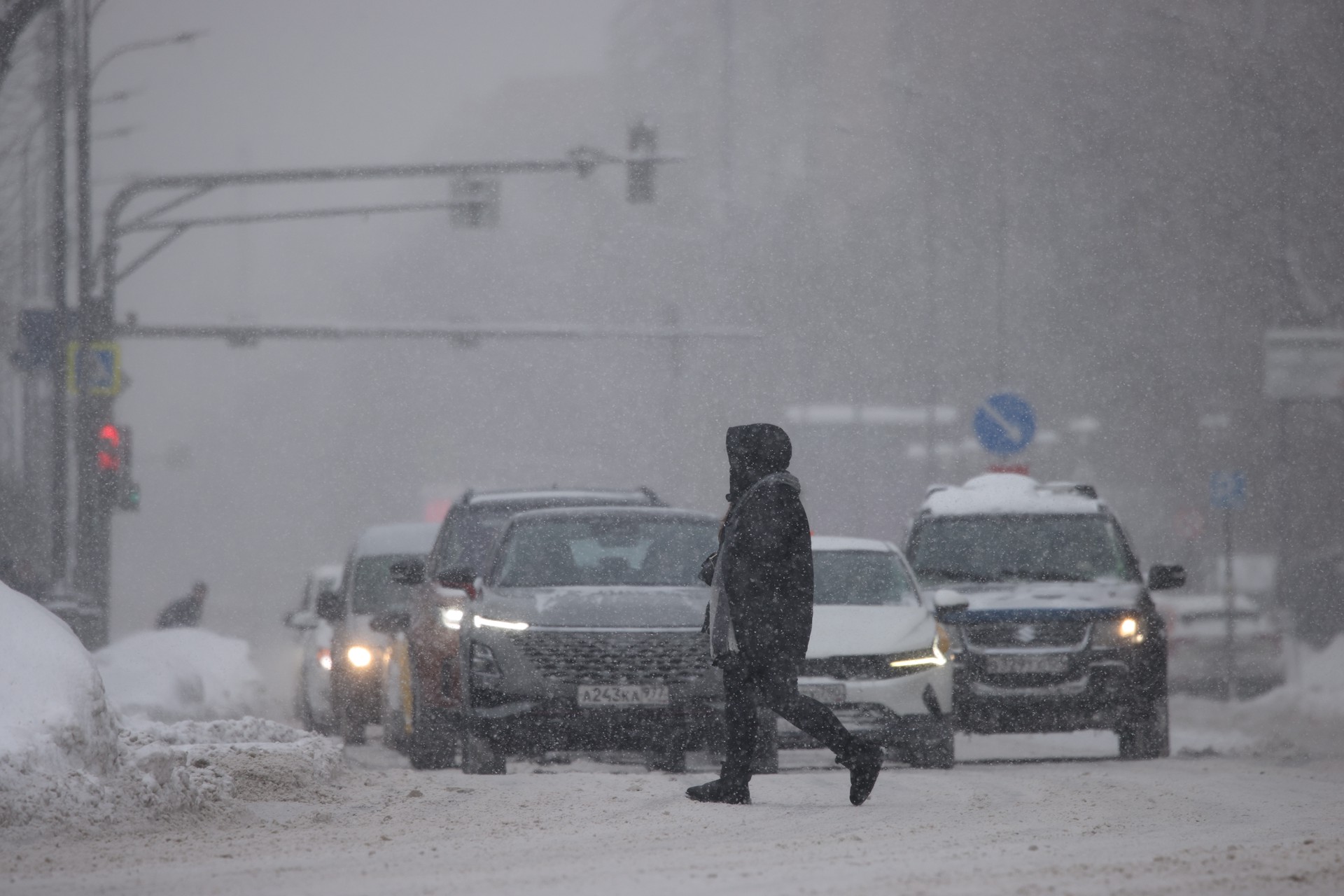 Россиянам рассказали, как не получить выговор из-за опоздания на работу в снегопад