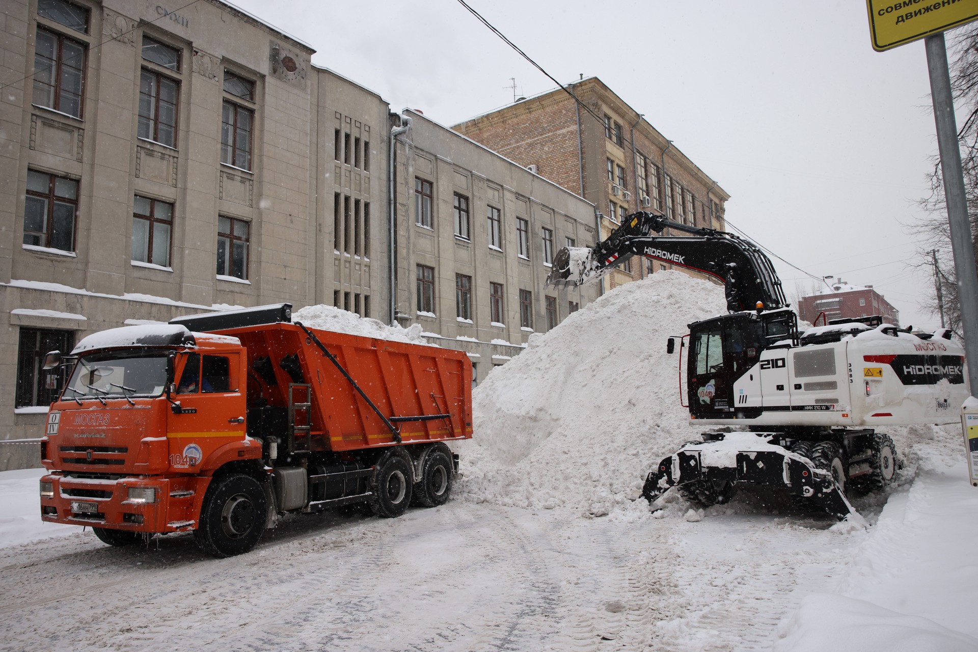 Эксперт по ЖКХ предрек проблемы в Москве весной после рекордных снегопадов