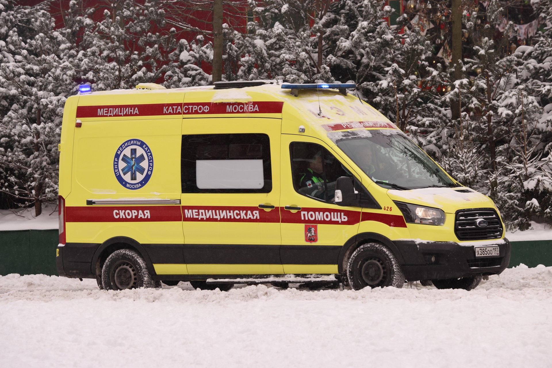 Подросток случайно выпал с 16-го этажа