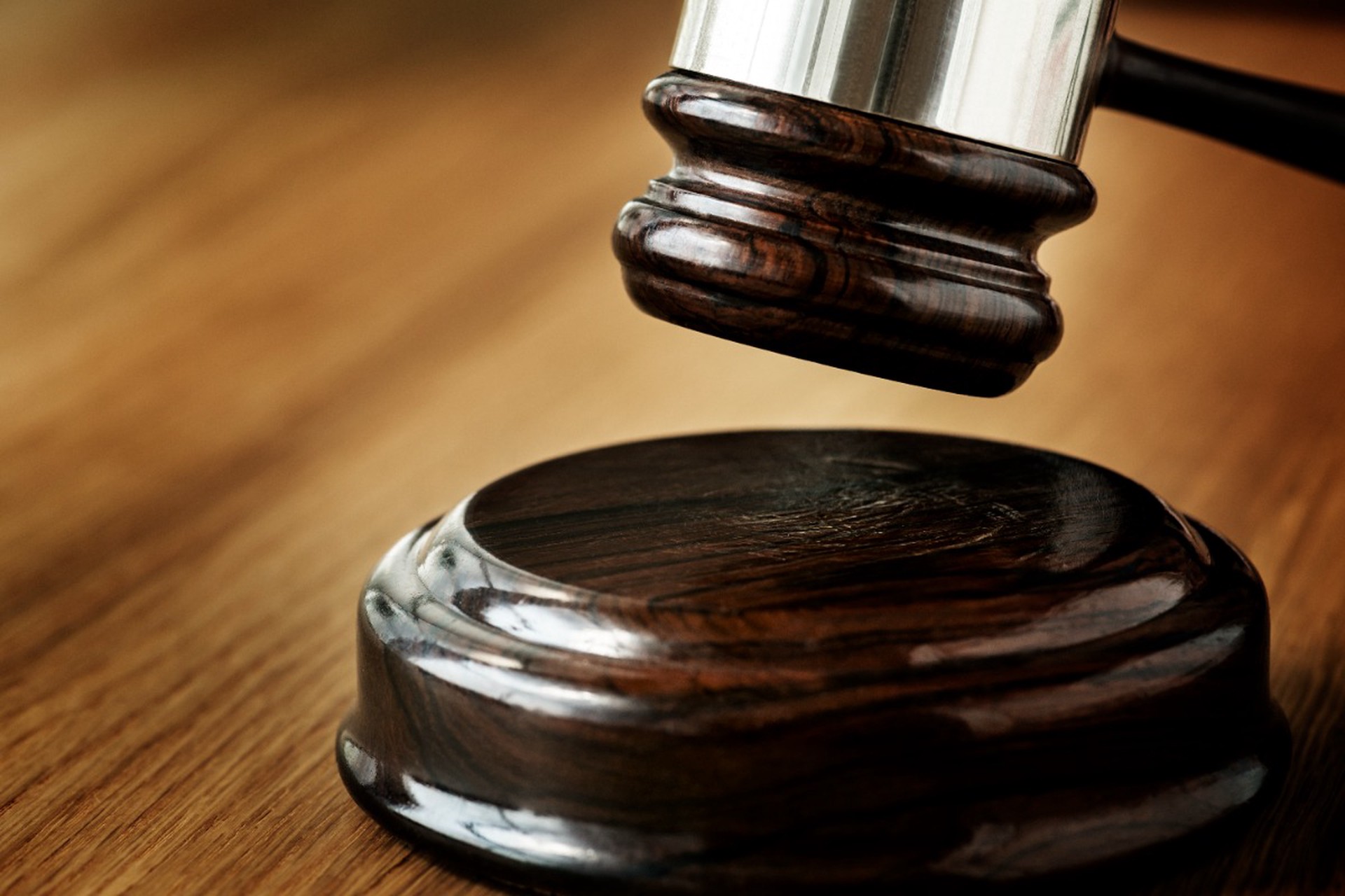 Суд заставил жену извиниться перед мужем и его любовницей