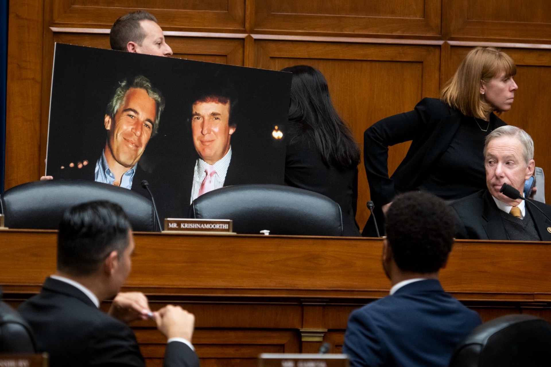 Имя Трампа несколько тысяч раз упоминается в новых файлах Эпштейна